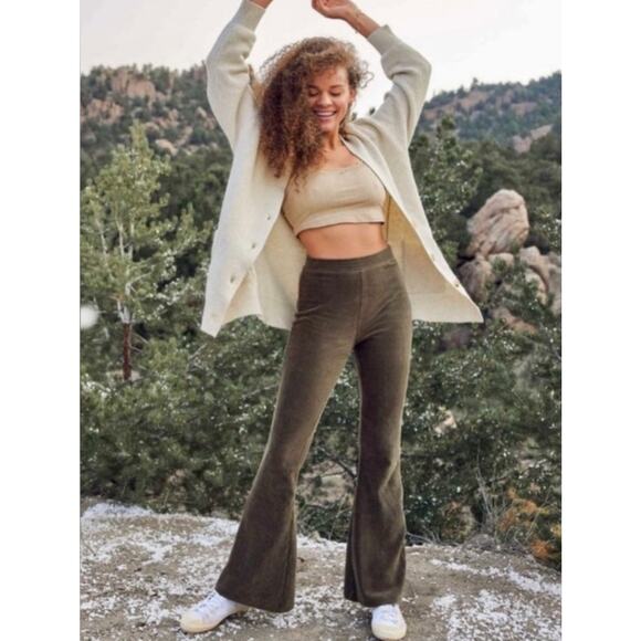 Aerie Groove On Velvet High Rise Flare Leg Pants Medium Olive Green Velour - Picture 1 of 7